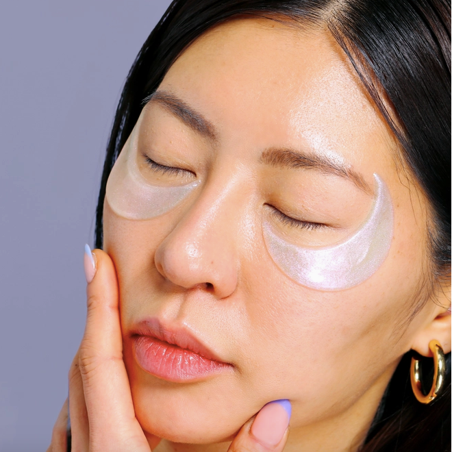 Moon shaped under eye mask brightening