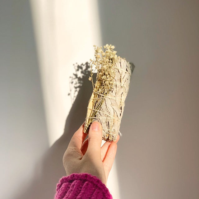 Meditation Smudge Kit - White Sage Bundle with Palo Santo & White Wildflowers